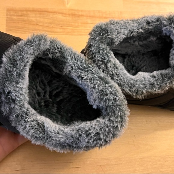 Minnetonka Timpson Tulsa Slip-On Shoes Indoor/Outdoor - Picture 5 of 10